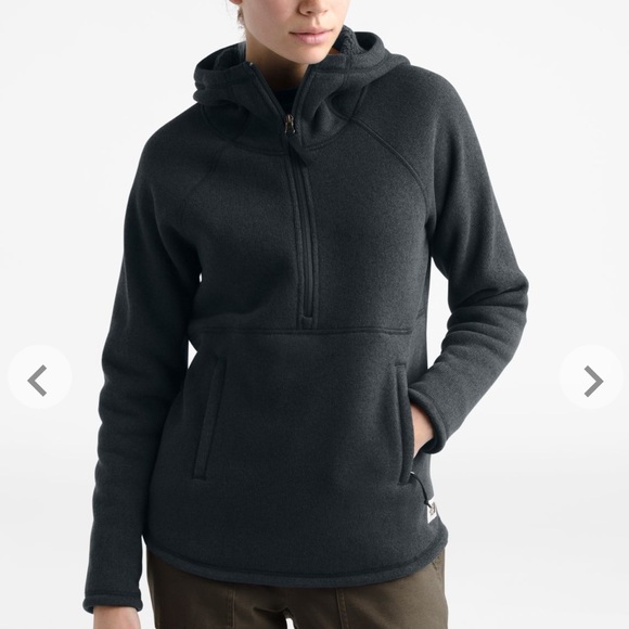 Crescent hooded pullover - Picture 2 of 3